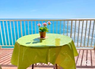 Vista al mar con piscina - 9