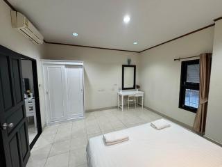 Two-Bedroom Central Pattaya Apartment - 5