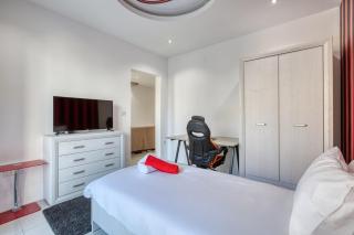 Silhouette by Solea Holiday Homes - Contemporary Living - 3