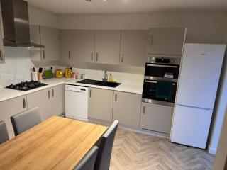 3BR House in Warrington with EV Charger & Garden - 9