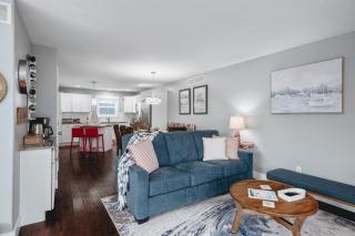 962 Townhouse 3BR Near Downtown Beaches and Wineries - 3