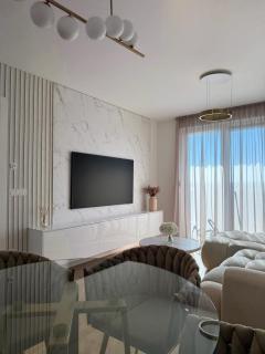 Golden Ivy Apartment - 9