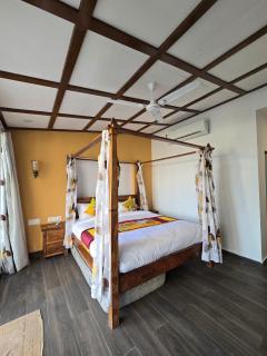 Royal Portico Villa & Resort - 7