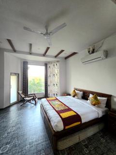 Royal Portico Villa & Resort - 3