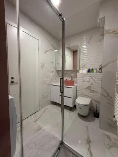 Golden Ivy Apartment - 1