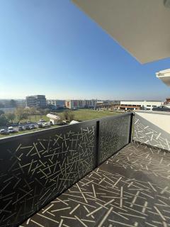 Golden Ivy Apartment - 3