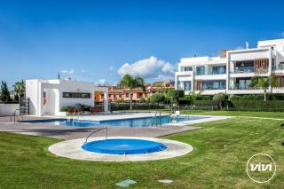 ViVi Homes - Sublime Close to the beach, Garden, Pool & Hot Tub - 2