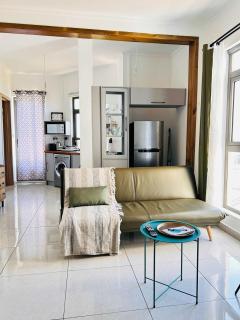 Comfy 2-Bedroom Apt 10mins Walk to Beach - GBHC8 - 1