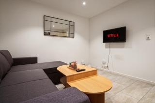 ARTIC HOMES - Northern Serenity Apt 2 - Free Parking - 6