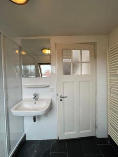 Bright apartment incl workplace near the city center - 4