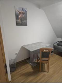 Schöne Vollausgestattete Monteurs- Gästewohnung nähe Raffinerie Leuna und Geiseltalsee für 2 Personen Wohnung 7 - 2