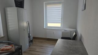 Schöne Vollausgestattete Monteurs- Gästewohnung nähe Raffinerie Leuna und Geiseltalsee für 4 Personen Wohnung 1 - 1