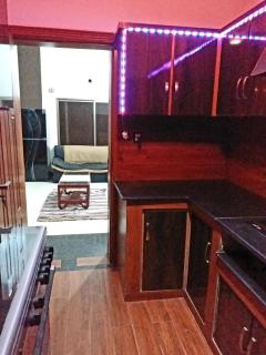 Cozy Family Home Near Aiport and City Center - 3