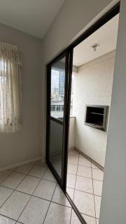 Apto com ótima localização, centro de Meia Praia - 3