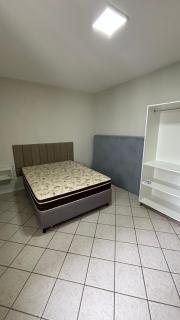 Apto com ótima localização, centro de Meia Praia - 1