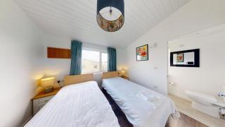 D38 Miramar, Riviere Towans - 1