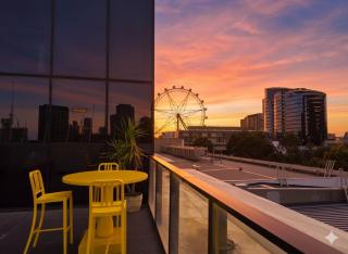 Luxury Marina Tower Stay Waterfront & City Views - 9