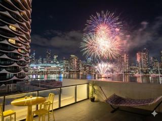 Luxury Marina Tower Stay Waterfront & City Views - 0