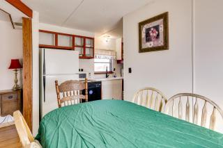 Antique Farmhouse in Bethel Springs on Half-Acre - 8