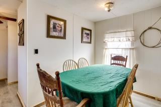 Antique Farmhouse in Bethel Springs on Half-Acre - 4