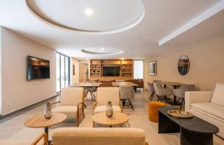 Luxury 2BR with Pool, Gym & Coworking - 5