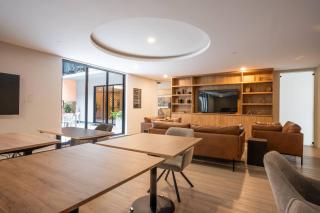 Luxury 2BR with Pool, Gym & Coworking - 2