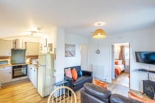 Fern Lodge 2 with Hot Tub - 2