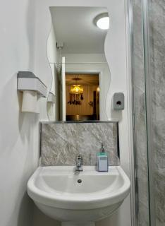 Luxury Studio Apartment Birmingham - 2