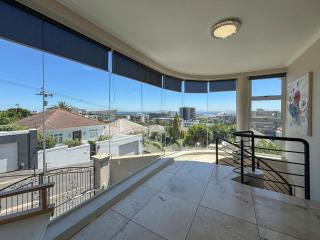 Tranquil Gem in Greenpoint - 5