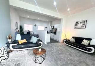 Comfortable Leicester Glen Cottage Stay, Free Parking, Sleeps 9 - Leicester - 6