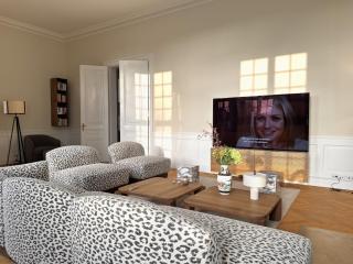 Modern Luxury 3BR Home near King's Garden - 8