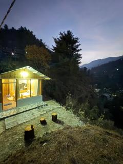 Doris Mountain Cabins Tirthan - 9