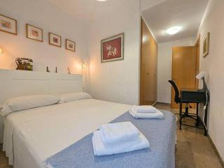 Relax en Lloret con Gym y Piscina by Host&Joy - 4