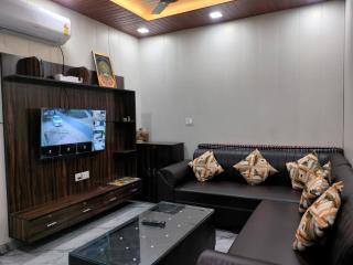 Swastik Farm House --Adjoing to Aravali College - 6