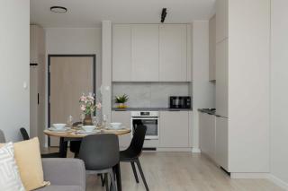 Modern & Bright Apartment Marywilska in Warsaw with Parking by Noclegi Renters - 8