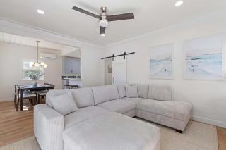 La Jolla Coastal Retreat - Walk to Beach - 3