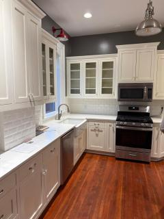 Bricks & Chance Luxury 5 BR home, NEAR Benedictine - 3