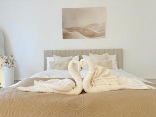 Aurevo 3BR Apartment for 6 - Free Baselcard - 6