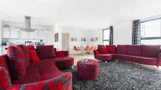 Charming 2 Bedroom Apartment in Heart of Schwaben - 0