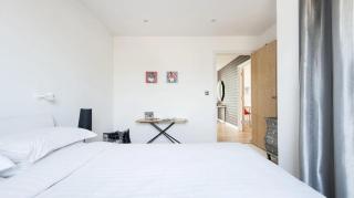 Charming 2 Bedroom Apartment in Heart of Schwaben - 4