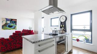 Charming 2 Bedroom Apartment in Heart of Schwaben - 2