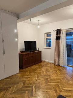 Spacious 4-Bedroom Home in Ashford, Kent - Perfect for Families and Groups - 5