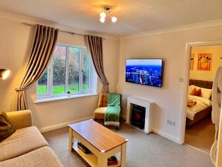 Stylish 1 Bedroom Apartment with Free Parking and Links to London & Essex - 9