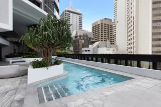 Luxury 50th Floor 2BR at Queens Wharf with Parking - 0