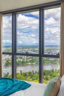 Luxury 50th Floor 2BR at Queens Wharf with Parking - 8