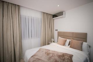 Luxury 3BR Alema Court, Pool & Airport Close - 1