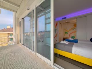 Appartamento Elegante e Spazioso con Vista Mare by Host Hero - 4