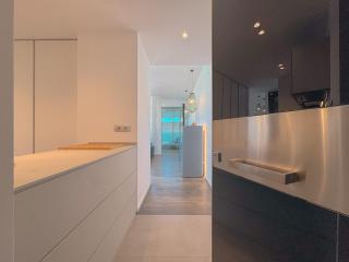 Appartamento Elegante e Spazioso con Vista Mare by Host Hero - 1