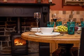 Historic Hidden Gem-10mins walk to Holmfirth, Log Burner,Easy Parking - 8