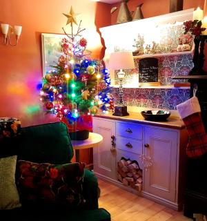 Historic Hidden Gem-10mins walk to Holmfirth, Log Burner,Easy Parking - 4